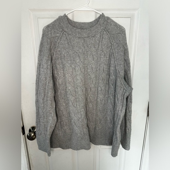 aerie Sweaters - Women’s Gray Aerie Crew Long Sleeve Knit Crew Sweater Size Medium